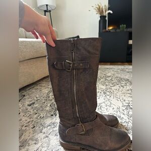Taupe/brown faux leather boots